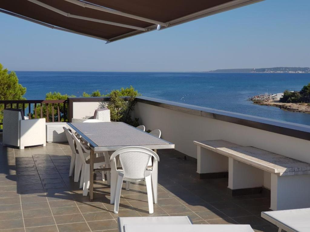 Suite Con Terrazzo Sul Mare E Discesa In Spiaggia A 加利波利 外观 照片